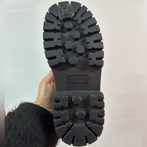 Call It Spring Chunky Platform Cream Loafer with Chain Accent Woman Size 7 - Picture 5 of 7